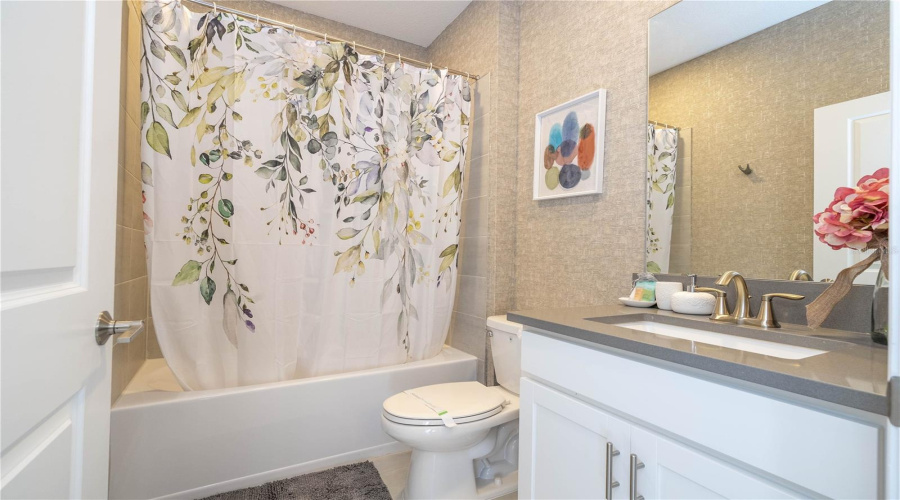 DAVENPORT, Florida 33896, 6 Bedrooms Bedrooms, ,5 BathroomsBathrooms,Residential,For Sale,TAKEAWAY,0,MFRO6313770