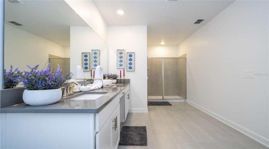 DAVENPORT, Florida 33896, 6 Bedrooms Bedrooms, ,5 BathroomsBathrooms,Residential,For Sale,TAKEAWAY,0,MFRO6313770