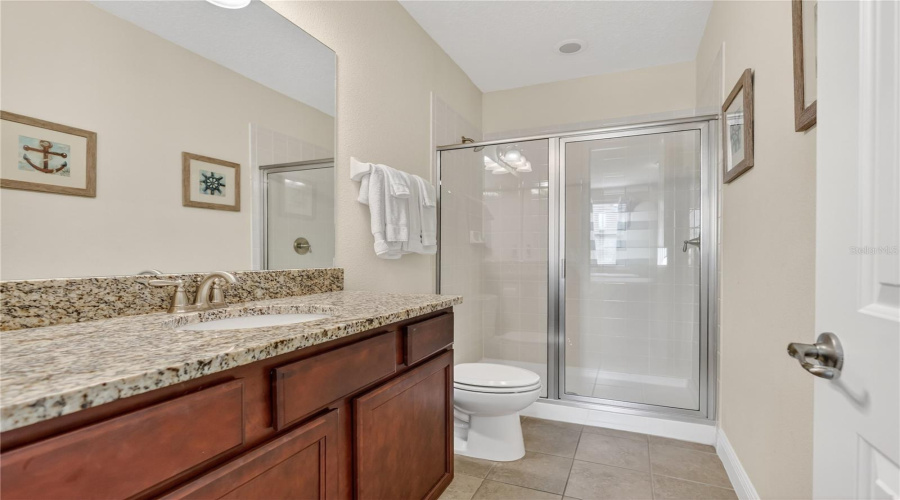 Ensuite to Nautical Room