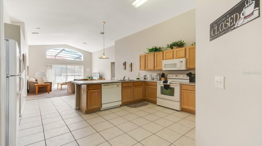 DAVENPORT, Florida 33897, 4 Bedrooms Bedrooms, ,2 BathroomsBathrooms,Residential,For Sale,SARAGOSSA,0,MFRS5140106