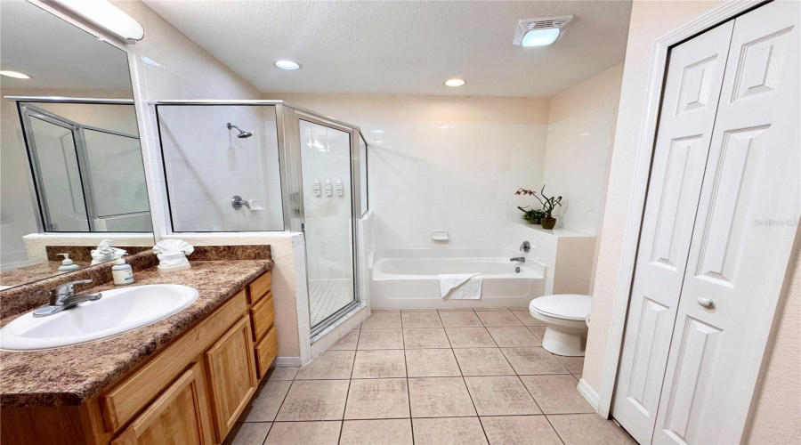 KISSIMMEE, Florida 34747, 3 Bedrooms Bedrooms, ,2 BathroomsBathrooms,Residential,For Sale,TREASURE TROVE,0,MFRO6331452