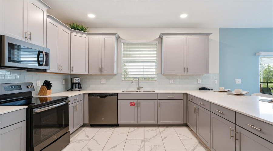 CHAMPIONS GATE, Florida 33896, 6 Bedrooms Bedrooms, ,6 BathroomsBathrooms,Residential,For Sale,MAIDSTONE,0,MFRO6366748