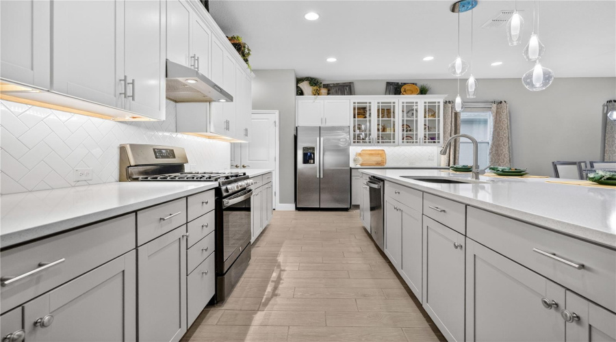 quartz countertops/stainless steels appliances