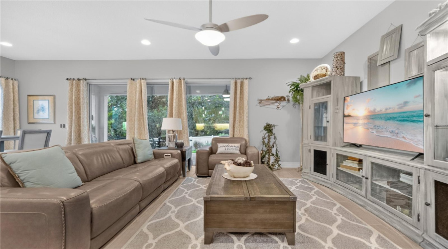 KISSIMMEE, Florida 34747, 3 Bedrooms Bedrooms, ,2 BathroomsBathrooms,Residential,For Sale,FLORA PASS,0,MFRO6365046