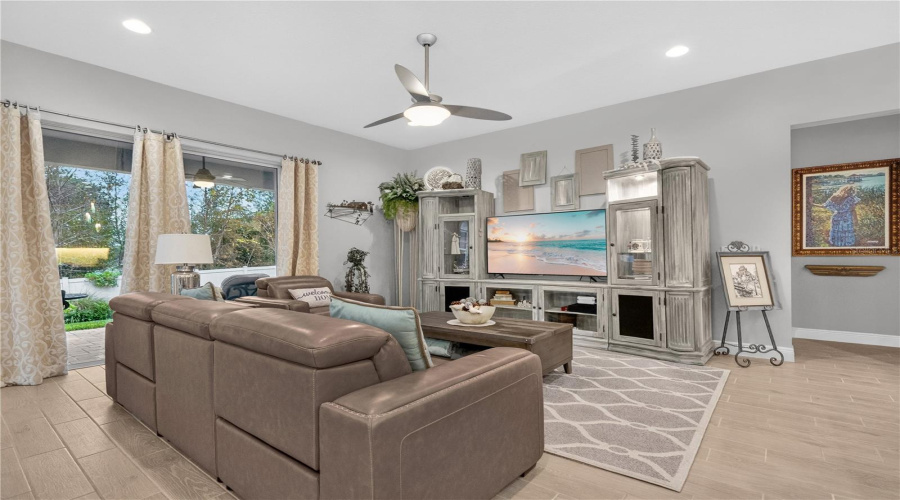 KISSIMMEE, Florida 34747, 3 Bedrooms Bedrooms, ,2 BathroomsBathrooms,Residential,For Sale,FLORA PASS,0,MFRO6365046