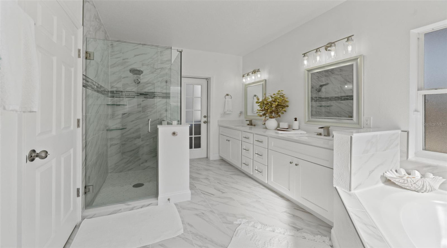 KISSIMMEE, Florida 34747, 6 Bedrooms Bedrooms, ,4 BathroomsBathrooms,Residential,For Sale,YELLOW CRANE,0,MFRO6366571