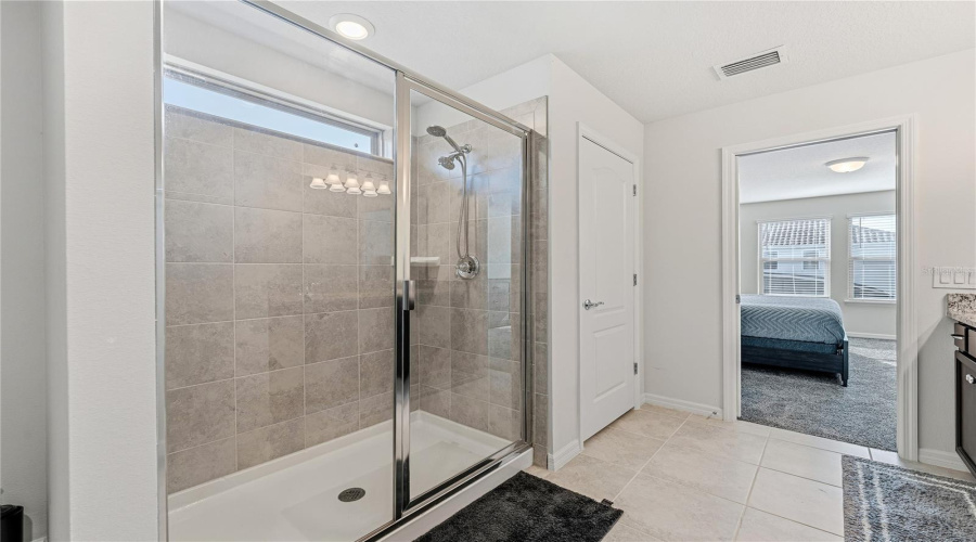 DAVENPORT, Florida 33837, 5 Bedrooms Bedrooms, ,4 BathroomsBathrooms,Residential,For Sale,MISTY OAK,0,MFRS5140112