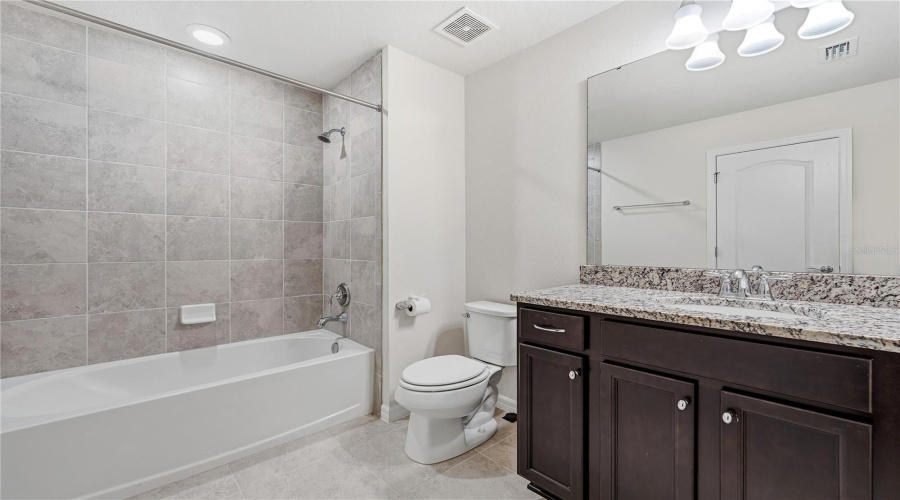 DAVENPORT, Florida 33837, 5 Bedrooms Bedrooms, ,4 BathroomsBathrooms,Residential,For Sale,MISTY OAK,0,MFRS5140112