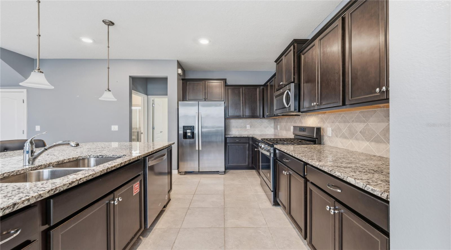 DAVENPORT, Florida 33837, 5 Bedrooms Bedrooms, ,4 BathroomsBathrooms,Residential,For Sale,MISTY OAK,0,MFRS5140112