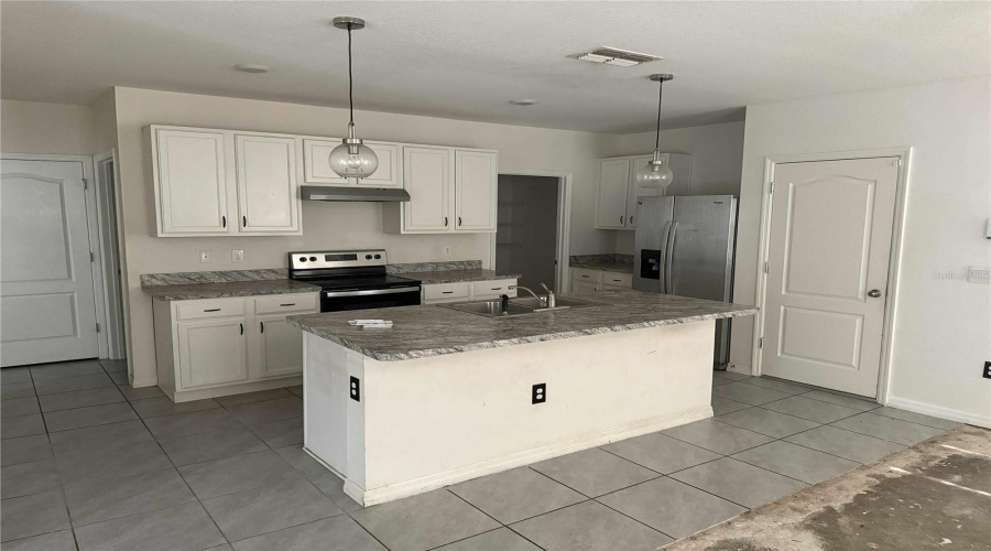 DAVENPORT, Florida 33837, 5 Bedrooms Bedrooms, ,3 BathroomsBathrooms,Residential,For Sale,GINA,0,MFRO6337591