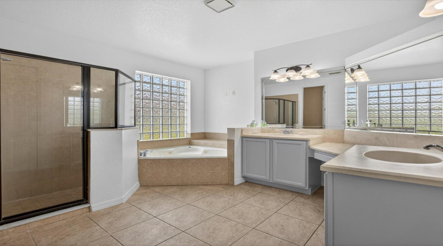 KISSIMMEE, Florida 34746, 6 Bedrooms Bedrooms, ,4 BathroomsBathrooms,Residential,For Sale,ANGLER,0,MFRO6366323