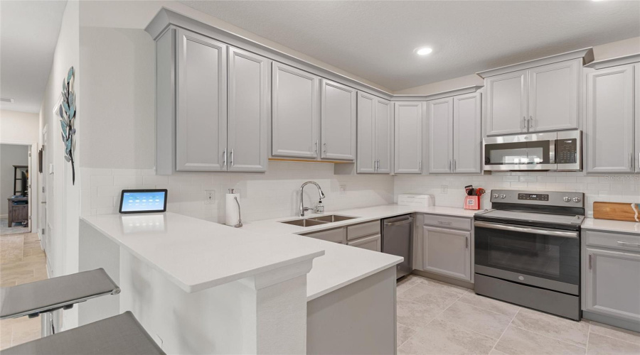 DAVENPORT, Florida 33896, 2 Bedrooms Bedrooms, ,2 BathroomsBathrooms,Residential,For Sale,BLACKWOLF RUN,0,MFRS5139913