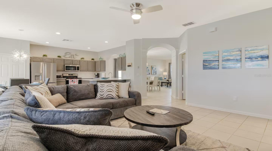 KISSIMMEE, Florida 34747, 6 Bedrooms Bedrooms, ,4 BathroomsBathrooms,Residential,For Sale,DAULBY,0,MFRO6365819