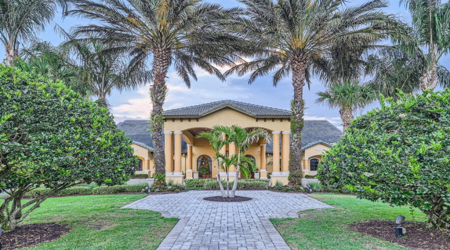 KISSIMMEE, Florida 34747, 5 Bedrooms Bedrooms, ,4 BathroomsBathrooms,Residential,For Sale,BEACH PALM,0,MFRO6309408