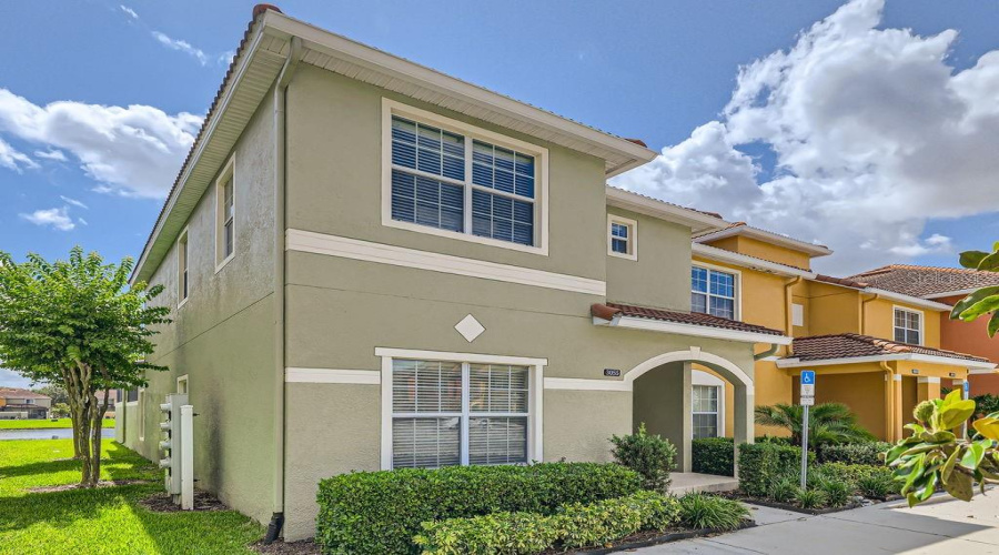 KISSIMMEE, Florida 34747, 5 Bedrooms Bedrooms, ,4 BathroomsBathrooms,Residential,For Sale,BEACH PALM,0,MFRO6309408