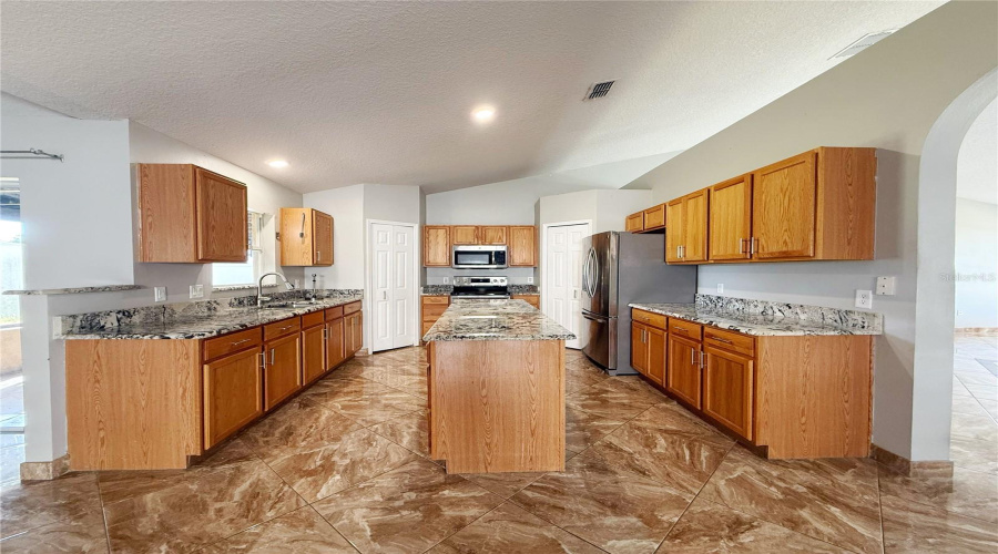 DAVENPORT, Florida 33837, 4 Bedrooms Bedrooms, ,2 BathroomsBathrooms,Residential,For Sale,LOBELIA DR,0,MFRO6366056