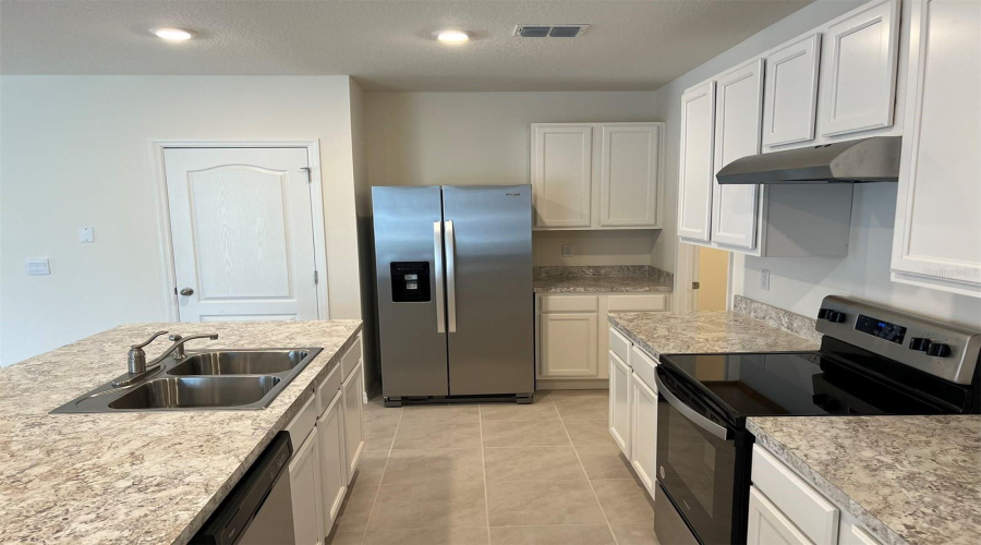 DAVENPORT, Florida 33837, 5 Bedrooms Bedrooms, ,3 BathroomsBathrooms,Residential,For Sale,ELKRIDGE,0,MFRO6366501