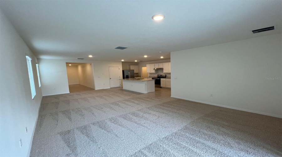 DAVENPORT, Florida 33837, 5 Bedrooms Bedrooms, ,3 BathroomsBathrooms,Residential,For Sale,ELKRIDGE,0,MFRO6366501