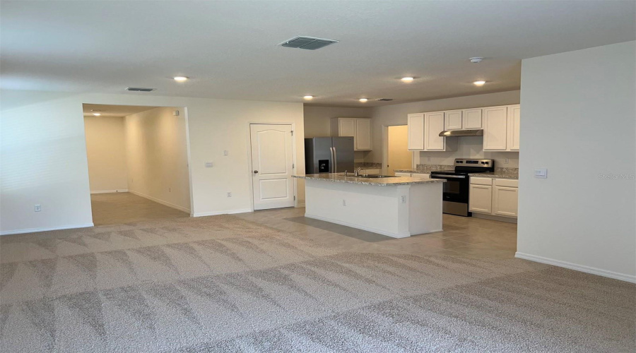 DAVENPORT, Florida 33837, 5 Bedrooms Bedrooms, ,3 BathroomsBathrooms,Residential,For Sale,ELKRIDGE,0,MFRO6366501