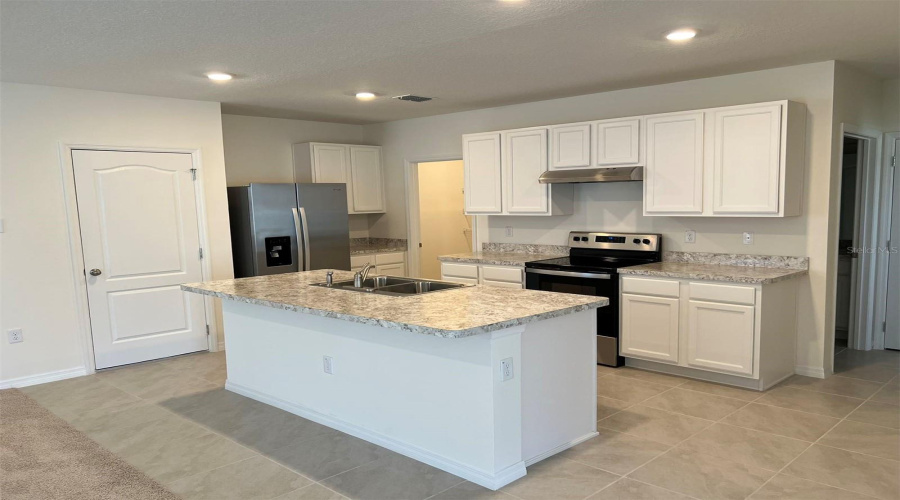 DAVENPORT, Florida 33837, 5 Bedrooms Bedrooms, ,3 BathroomsBathrooms,Residential,For Sale,ELKRIDGE,0,MFRO6366501