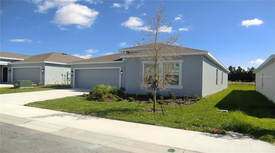 DAVENPORT, Florida 33837, 4 Bedrooms Bedrooms, ,2 BathroomsBathrooms,Residential,For Sale,LOCH COURT,0,MFRO6363502