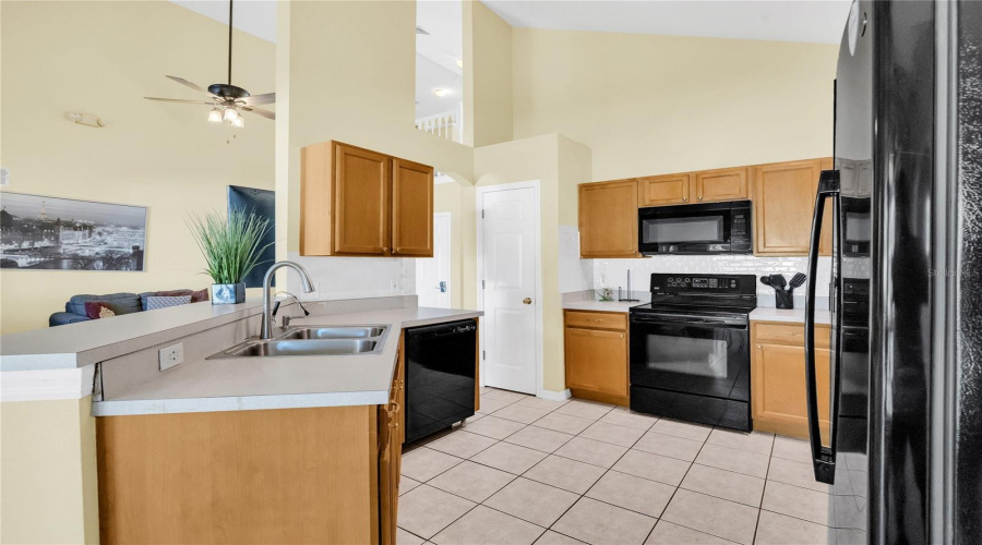 KISSIMMEE, Florida 34747, 5 Bedrooms Bedrooms, ,4 BathroomsBathrooms,Residential,For Sale,BLOOMING ALAMANDA,0,MFRO6367247