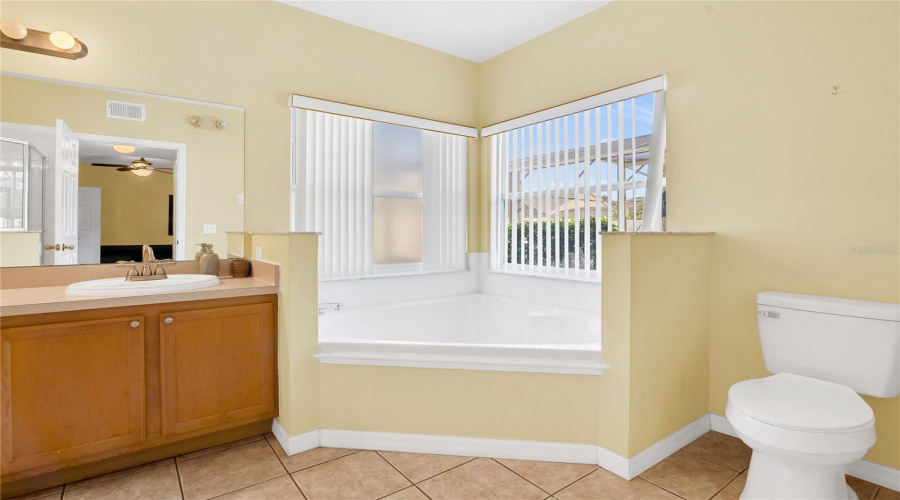 KISSIMMEE, Florida 34747, 5 Bedrooms Bedrooms, ,4 BathroomsBathrooms,Residential,For Sale,BLOOMING ALAMANDA,0,MFRO6367247