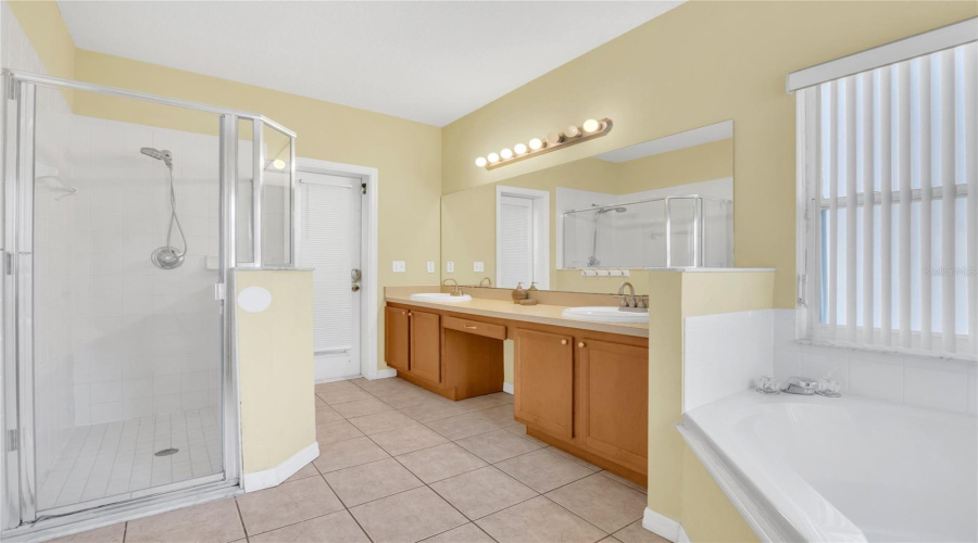 KISSIMMEE, Florida 34747, 5 Bedrooms Bedrooms, ,4 BathroomsBathrooms,Residential,For Sale,BLOOMING ALAMANDA,0,MFRO6367247