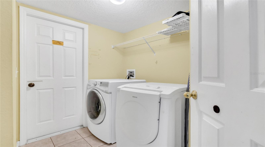 KISSIMMEE, Florida 34747, 5 Bedrooms Bedrooms, ,4 BathroomsBathrooms,Residential,For Sale,BLOOMING ALAMANDA,0,MFRO6367247