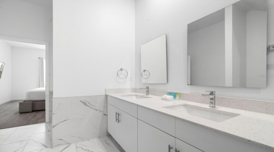 DAVENPORT, Florida 33896, 5 Bedrooms Bedrooms, ,5 BathroomsBathrooms,Residential,For Sale,FAMAGUSTA,0,MFRO6367249