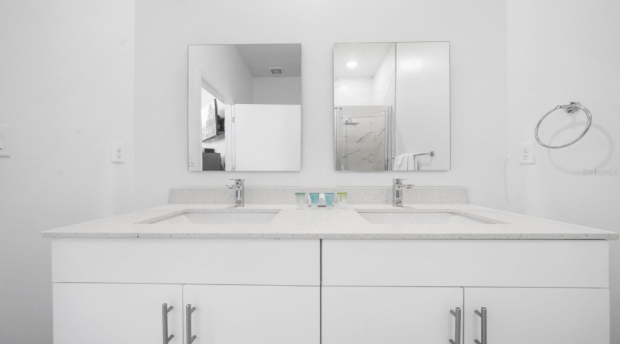 DAVENPORT, Florida 33896, 5 Bedrooms Bedrooms, ,5 BathroomsBathrooms,Residential,For Sale,FAMAGUSTA,0,MFRO6367249