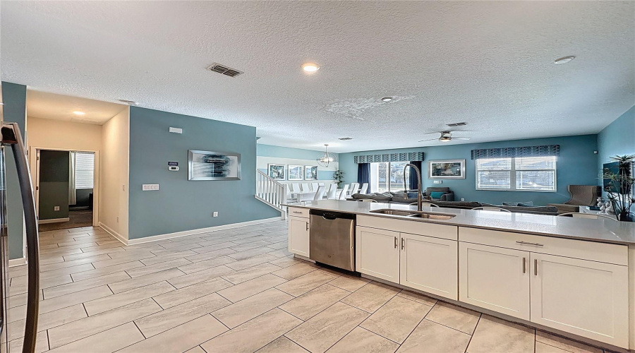 DAVENPORT, Florida 33896, 8 Bedrooms Bedrooms, ,5 BathroomsBathrooms,Residential,For Sale,STINGER,0,MFRS5137916