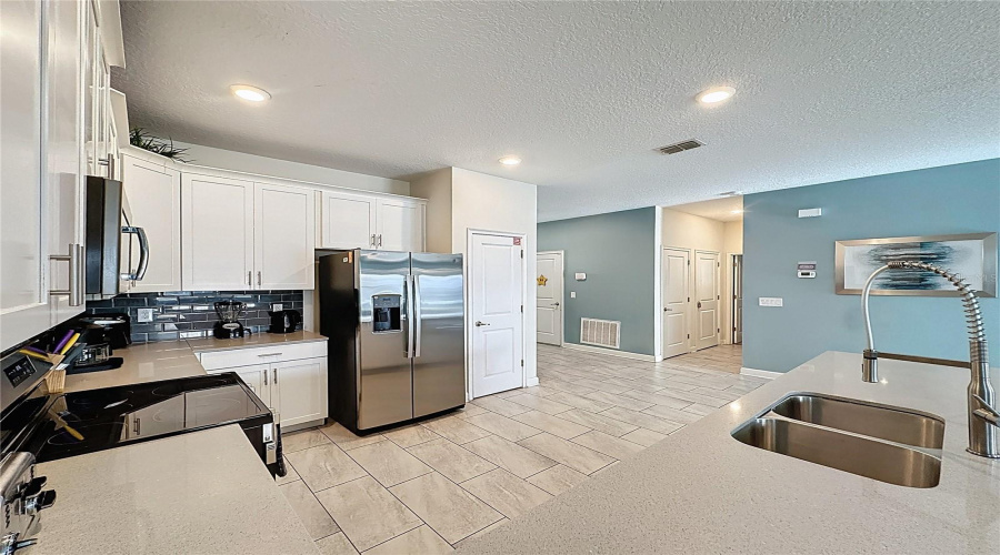 DAVENPORT, Florida 33896, 8 Bedrooms Bedrooms, ,5 BathroomsBathrooms,Residential,For Sale,STINGER,0,MFRS5137916