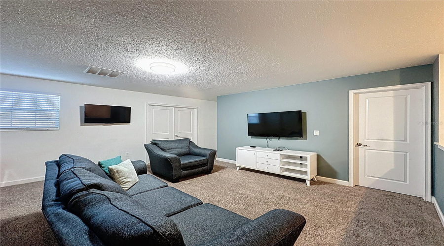 DAVENPORT, Florida 33896, 8 Bedrooms Bedrooms, ,5 BathroomsBathrooms,Residential,For Sale,STINGER,0,MFRS5137916