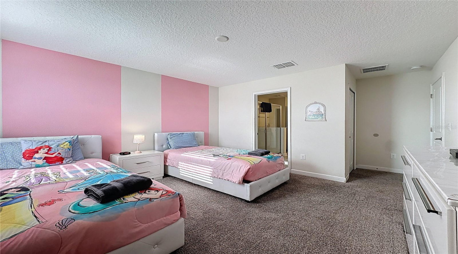 DAVENPORT, Florida 33896, 8 Bedrooms Bedrooms, ,5 BathroomsBathrooms,Residential,For Sale,STINGER,0,MFRS5137916