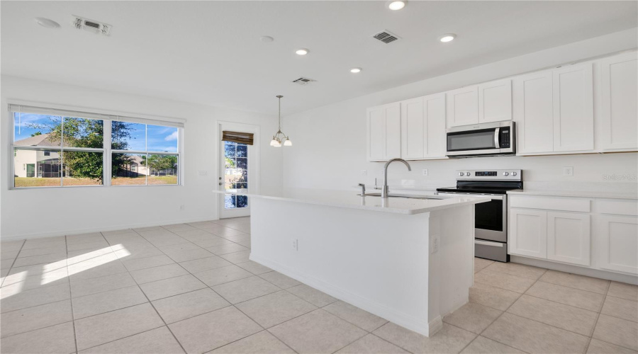 DAVENPORT, Florida 33896, 3 Bedrooms Bedrooms, ,2 BathroomsBathrooms,Residential,For Sale,DISCOVERY,0,MFRO6367290