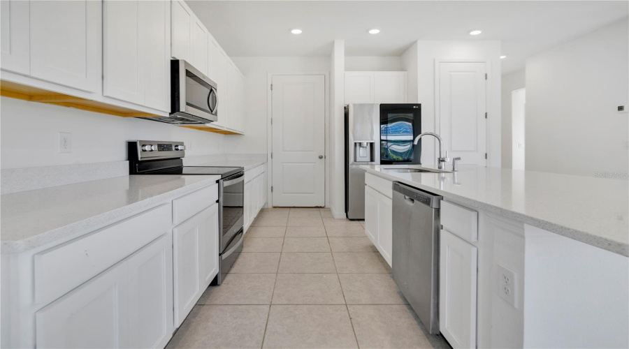 DAVENPORT, Florida 33896, 3 Bedrooms Bedrooms, ,2 BathroomsBathrooms,Residential,For Sale,DISCOVERY,0,MFRO6367290