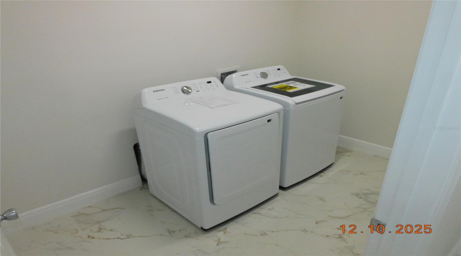 KISSIMMEE, Florida 34746, 4 Bedrooms Bedrooms, ,2 BathroomsBathrooms,Residential,For Sale,BOATING,0,MFRS5140220