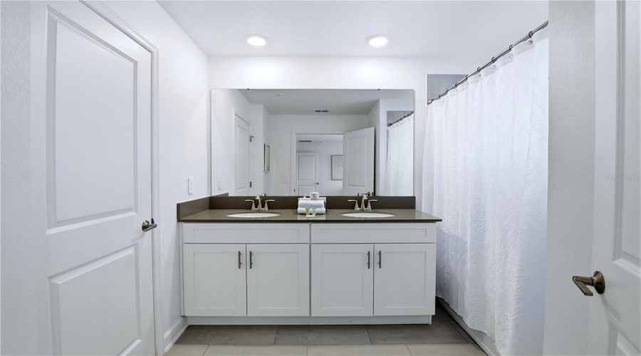 KISSIMMEE, Florida 34746, 4 Bedrooms Bedrooms, ,3 BathroomsBathrooms,Residential,For Sale,READING,0,MFRG5105319