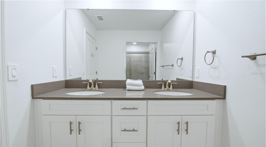 KISSIMMEE, Florida 34746, 4 Bedrooms Bedrooms, ,3 BathroomsBathrooms,Residential,For Sale,READING,0,MFRG5105319