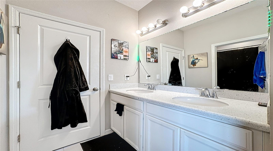 KISSIMMEE, Florida 34746, 4 Bedrooms Bedrooms, ,3 BathroomsBathrooms,Residential,For Sale,CARRICK BEND,0,MFRTB8455695