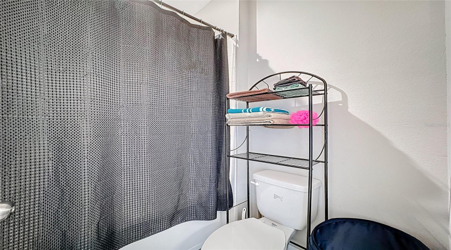 KISSIMMEE, Florida 34746, 4 Bedrooms Bedrooms, ,3 BathroomsBathrooms,Residential,For Sale,CARRICK BEND,0,MFRTB8455695