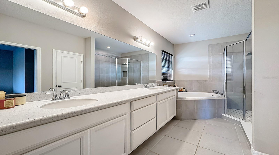 KISSIMMEE, Florida 34746, 4 Bedrooms Bedrooms, ,3 BathroomsBathrooms,Residential,For Sale,CARRICK BEND,0,MFRTB8455695