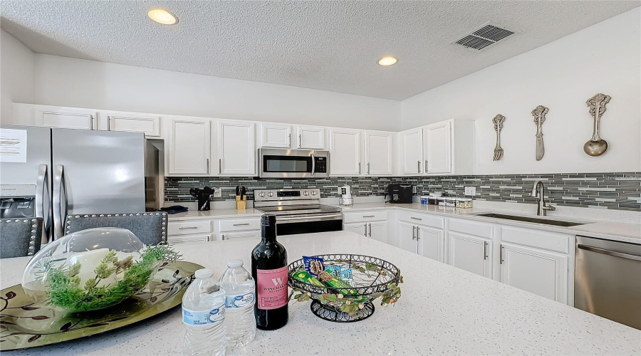 KISSIMMEE, Florida 34747, 5 Bedrooms Bedrooms, ,4 BathroomsBathrooms,Residential,For Sale,LIDO KEY,0,MFRO6367392