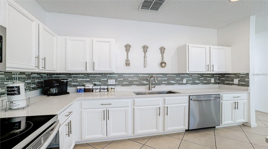 KISSIMMEE, Florida 34747, 5 Bedrooms Bedrooms, ,4 BathroomsBathrooms,Residential,For Sale,LIDO KEY,0,MFRO6367392