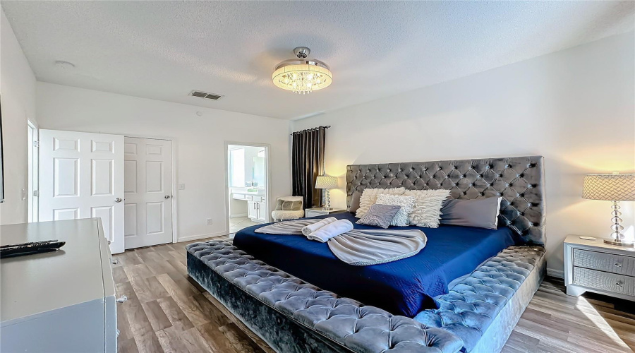 KISSIMMEE, Florida 34747, 5 Bedrooms Bedrooms, ,4 BathroomsBathrooms,Residential,For Sale,LIDO KEY,0,MFRO6367392