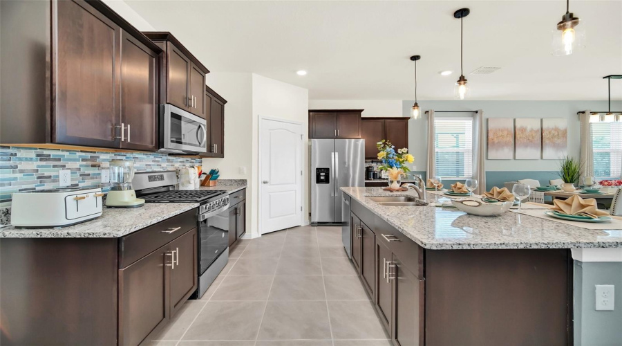 DAVENPORT, Florida 33837, 6 Bedrooms Bedrooms, ,5 BathroomsBathrooms,Residential,For Sale,OAKMOSS,0,MFRO6367564