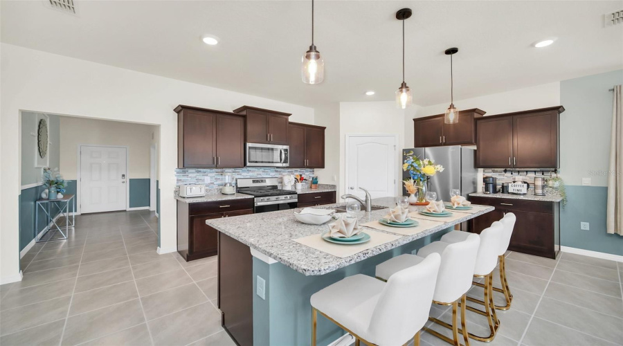 DAVENPORT, Florida 33837, 6 Bedrooms Bedrooms, ,5 BathroomsBathrooms,Residential,For Sale,OAKMOSS,0,MFRO6367564