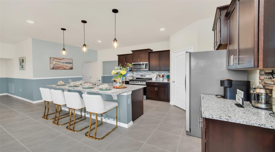 DAVENPORT, Florida 33837, 6 Bedrooms Bedrooms, ,5 BathroomsBathrooms,Residential,For Sale,OAKMOSS,0,MFRO6367564