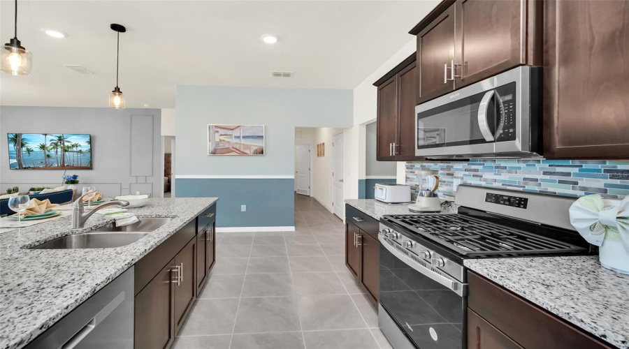 DAVENPORT, Florida 33837, 6 Bedrooms Bedrooms, ,5 BathroomsBathrooms,Residential,For Sale,OAKMOSS,0,MFRO6367564